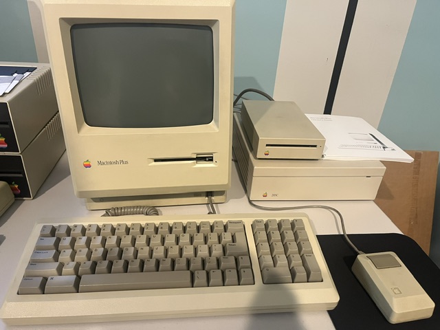 Apple Macintosh Plus with external SCSI hard drive