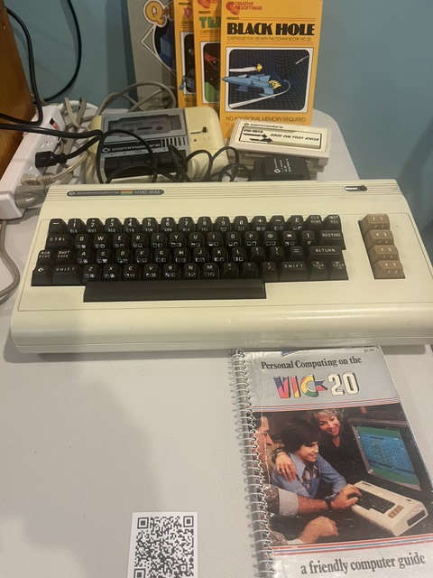 Commodore VIC-20 with user guide and Datasette