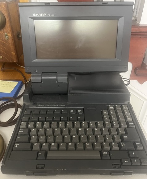 Sharp PC-4500 laptop